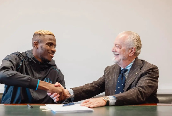 Victor Osimhen and  President Aurelio De Laurentiis