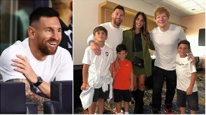 Messi meets Ed Sheeran with his family