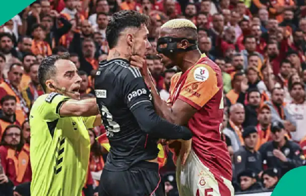 Victor Osimhen clashed with Emirham Topcu during Galatasaray's league clash against Besiktas