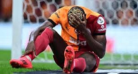 An injured Victor Osimhen