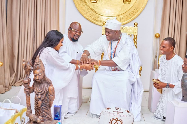 Baba Ijesha and wife visit Ooni of Ife