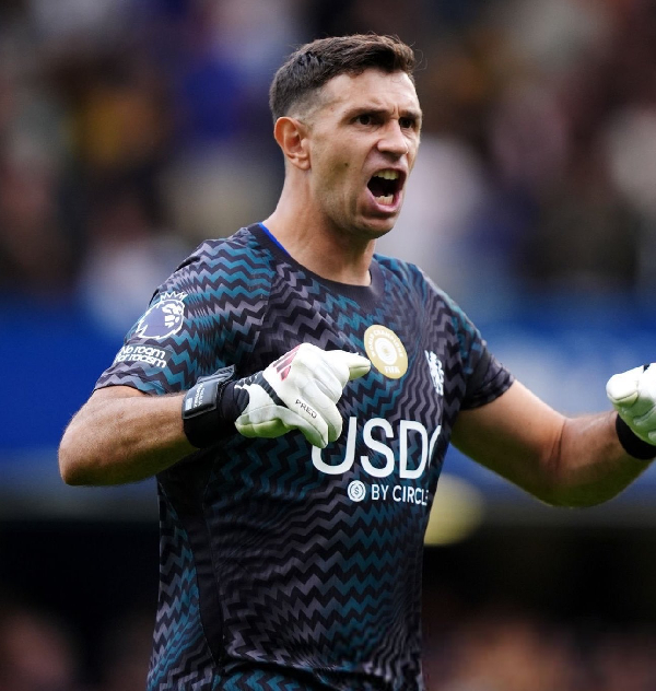 Chelsea goalkeeper Emiliano Martinez