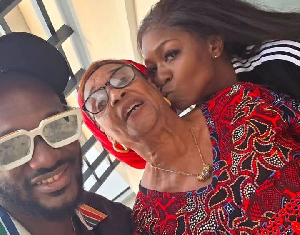 Natasha Osawaru, 2Baba and his mother