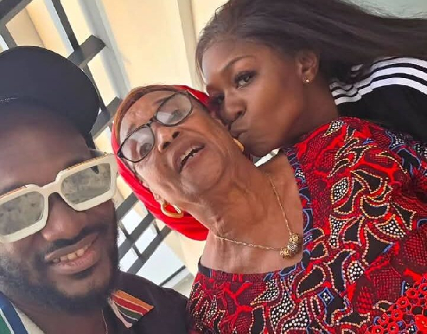 Natasha Osawaru, 2Baba and his mother