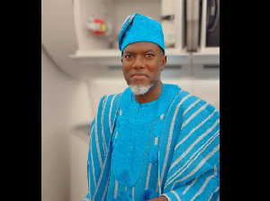 Reno Omokri putting on Aso Oke