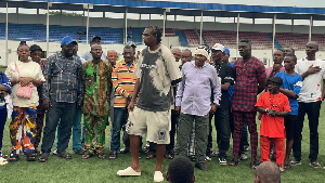 Nwankwo Kanu and Enyimba staff
