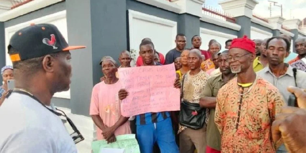 Protesting traders at Anambra market