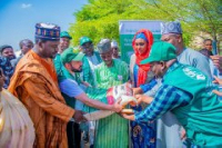 Yobe govt, NEMA distribute food items