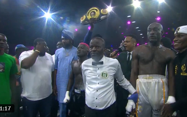 Carter Efe beats Portable in celebrity boxing bout
