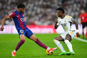 Vinicius Junior up against Lamine Yamal