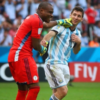 Vincent Enyeama and Lionel Messi during the 2014 FIFA World Cup