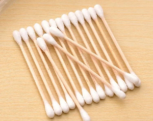 The expert warned that attempts to remove the wax manually could disrupt the ear’s natural cleaning