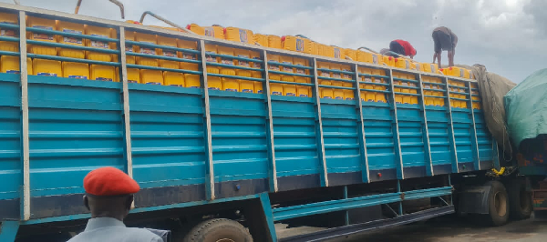Customs seizes smuggled vegetable oil worth ₦403.5m