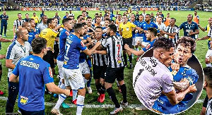 Chaos broke out in the game between Cruzeiro and fierce local rivals, Atlético Mineiro