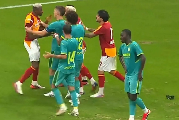 Osimhen clashed with Santiago Mouriño during Galatasaray's pre-season friendly against Villarreal