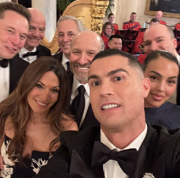 Cristiano Ronaldo takes a selfie with some prominent men in the White House