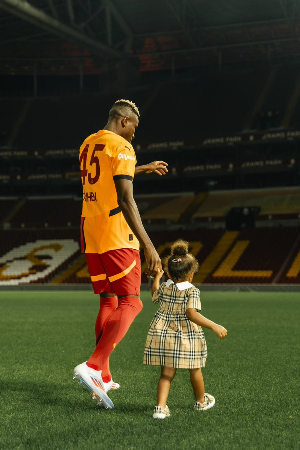 Victor Osimhen and his daughter
