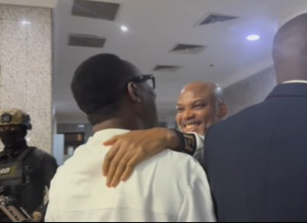 Omoyele Sowore meets Nnamdi Kanu in court