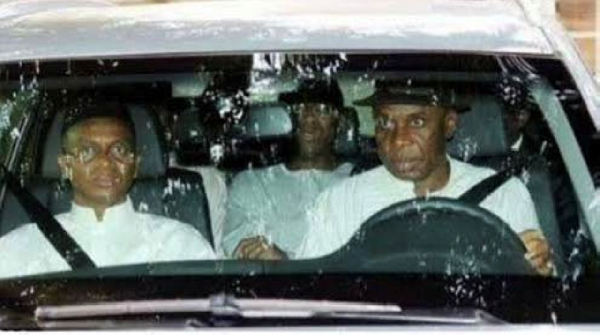 El-Rufai being driven to court by Amaechi in 2014