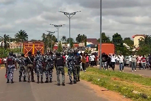 Youths block road, prevent Peter Obi from entering Benue